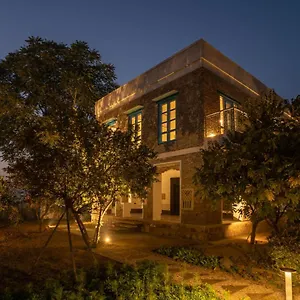 Villa Lohonostays Library Sadhrana Bagh