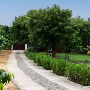 Villa Stayvista's Glasshouse: Orchard With Pool And Relaxation
